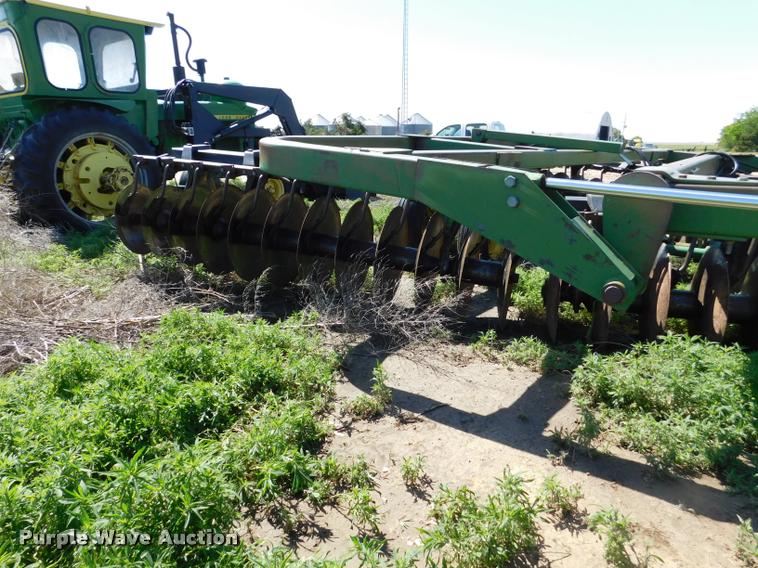 image for item DB1019 John Deere 335 off-set disk