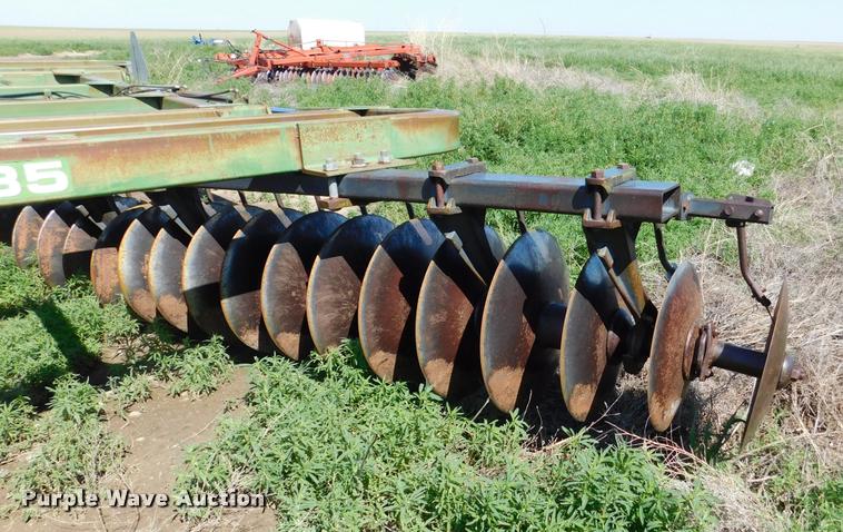image for item DB1019 John Deere 335 off-set disk