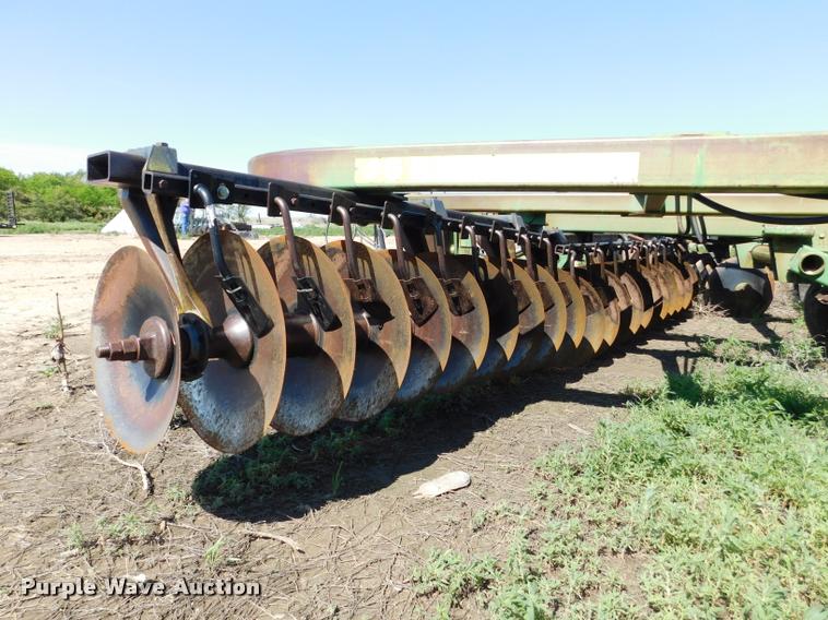 image for item DB1019 John Deere 335 off-set disk