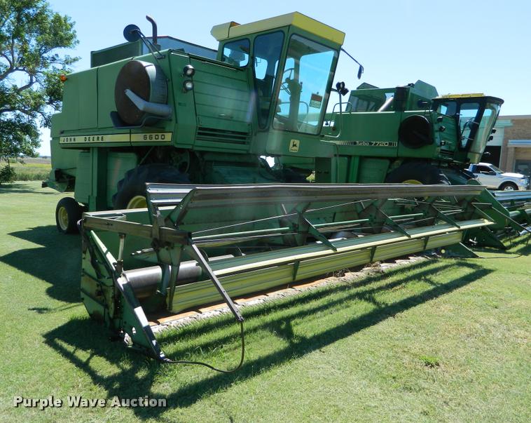image for item DB1038 John Deere 6600 combine