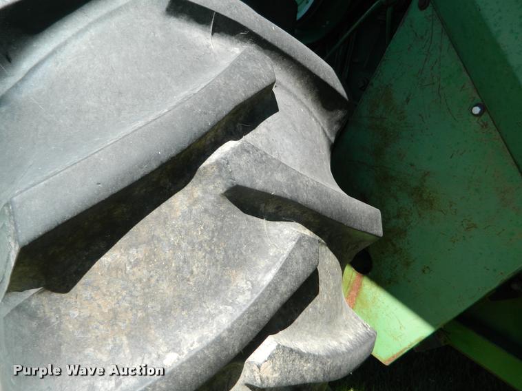 image for item DB1038 John Deere 6600 combine
