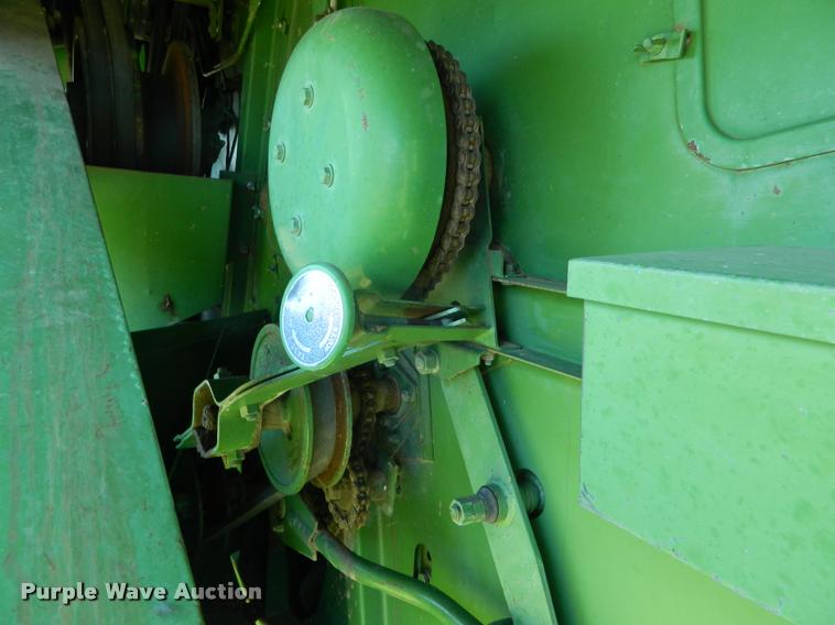 image for item DB1038 John Deere 6600 combine