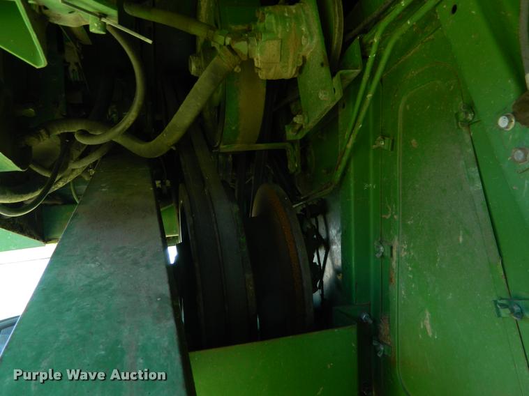 image for item DB1038 John Deere 6600 combine
