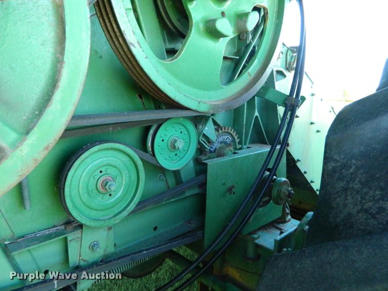 image for item DB1038 John Deere 6600 combine