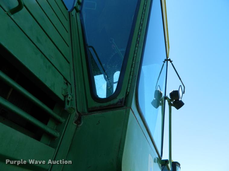 image for item DB1038 John Deere 6600 combine