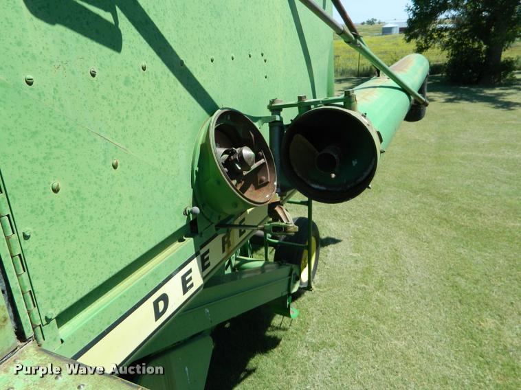 image for item DB1038 John Deere 6600 combine