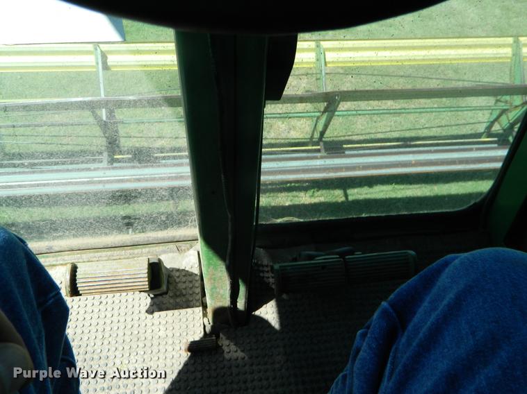 image for item DB1038 John Deere 6600 combine