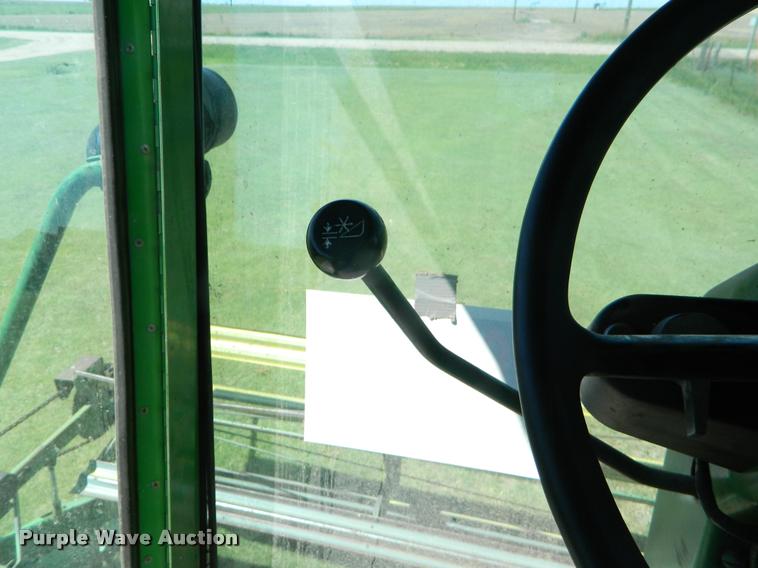 image for item DB1038 John Deere 6600 combine