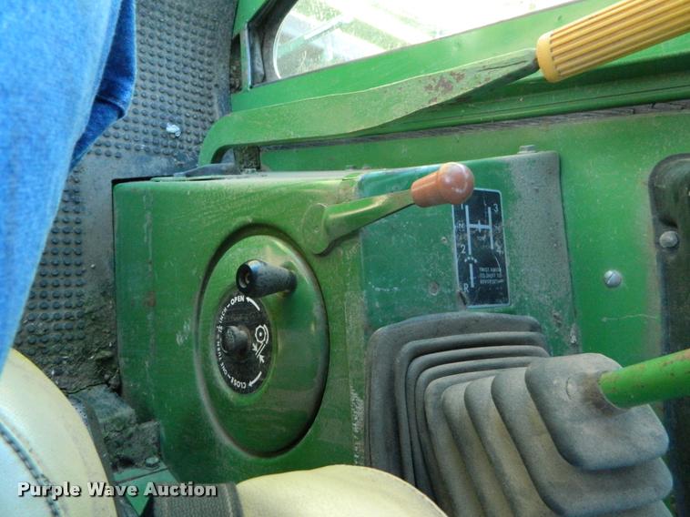 image for item DB1038 John Deere 6600 combine