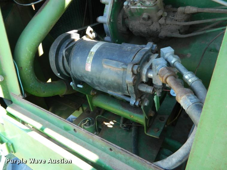 image for item DB1038 John Deere 6600 combine
