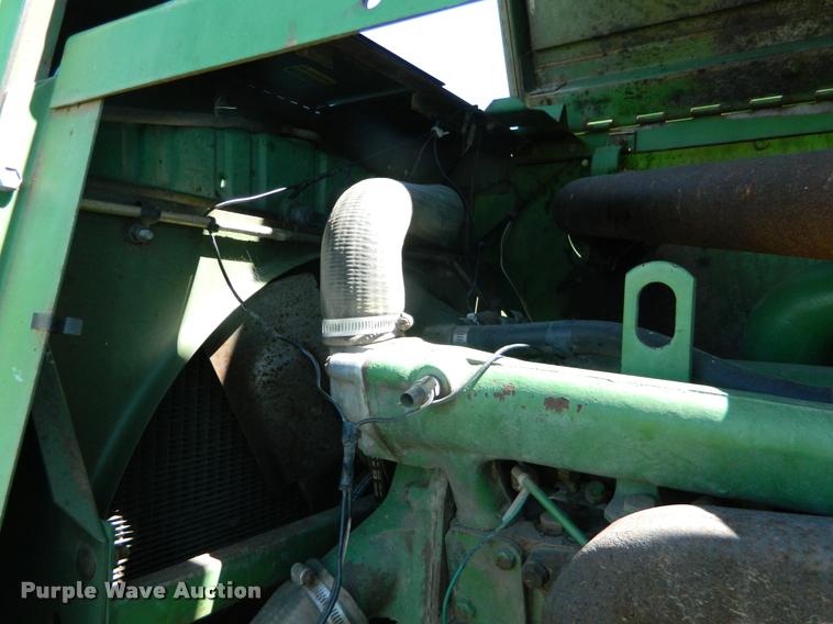 image for item DB1038 John Deere 6600 combine
