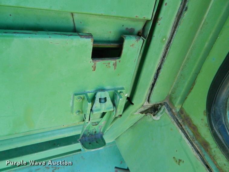 image for item DB1038 John Deere 6600 combine