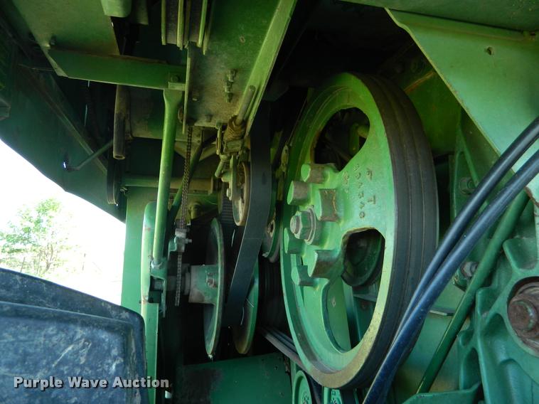 image for item DB1038 John Deere 6600 combine