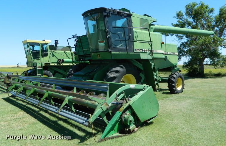 image for item DB1039 1982 John Deere 7720 combine