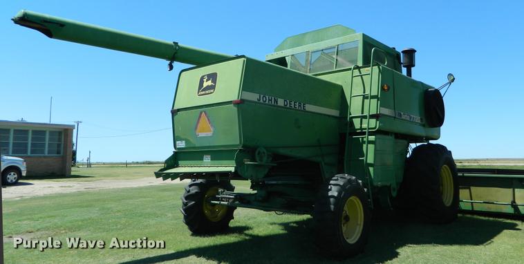 image for item DB1039 1982 John Deere 7720 combine