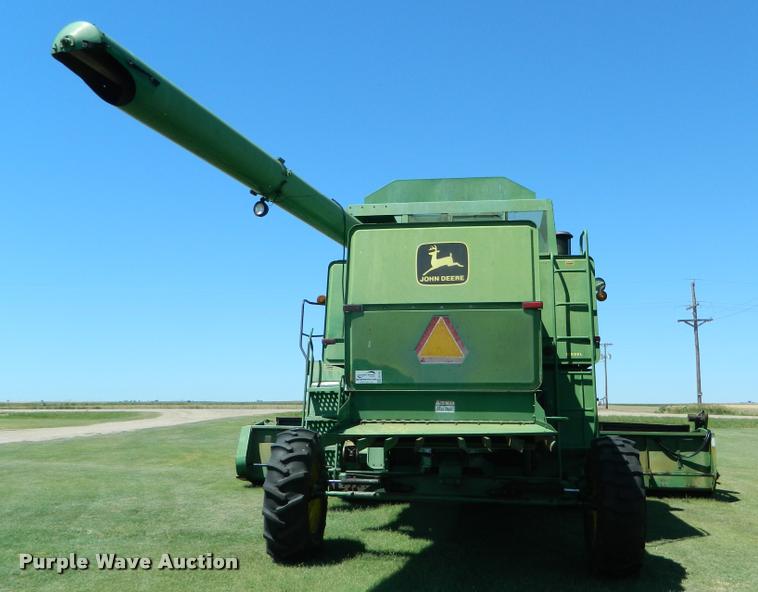 image for item DB1039 1982 John Deere 7720 combine