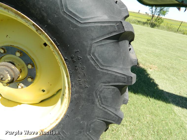 image for item DB1039 1982 John Deere 7720 combine