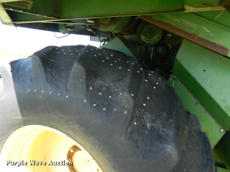 image for item DB1039 1982 John Deere 7720 combine