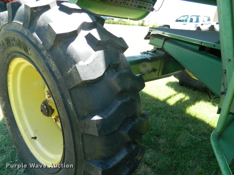 image for item DB1039 1982 John Deere 7720 combine