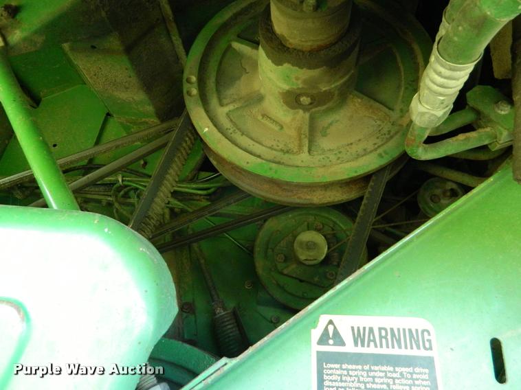 image for item DB1039 1982 John Deere 7720 combine