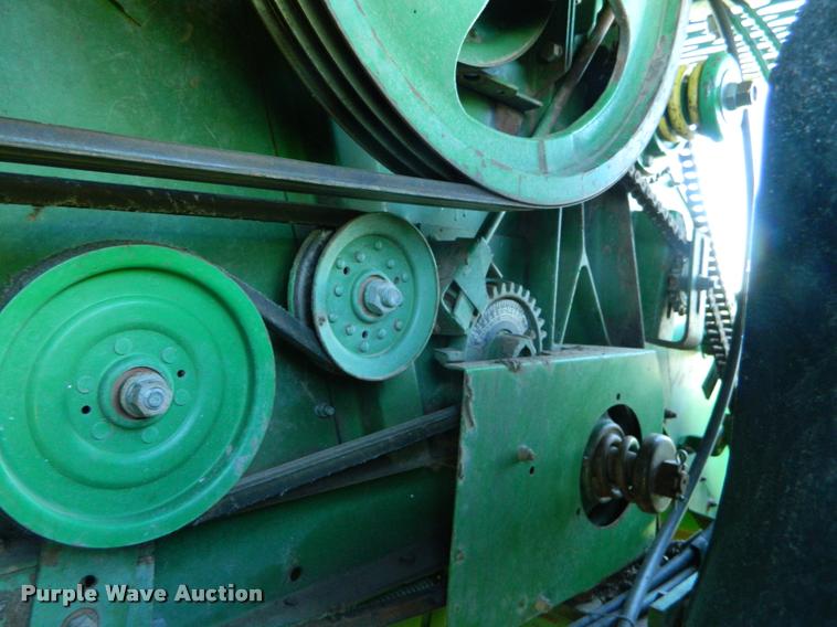 image for item DB1039 1982 John Deere 7720 combine