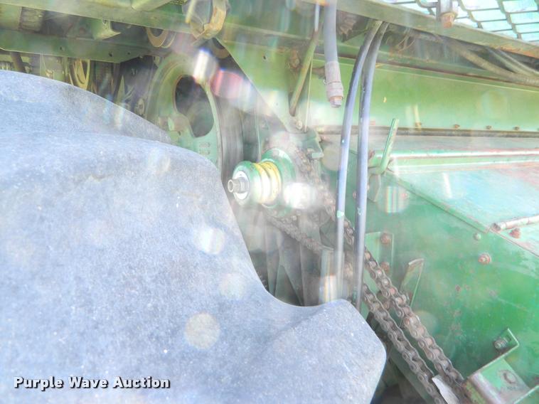 image for item DB1039 1982 John Deere 7720 combine