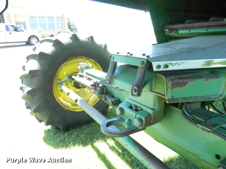 image for item DB1039 1982 John Deere 7720 combine