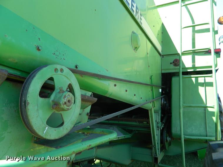 image for item DB1039 1982 John Deere 7720 combine