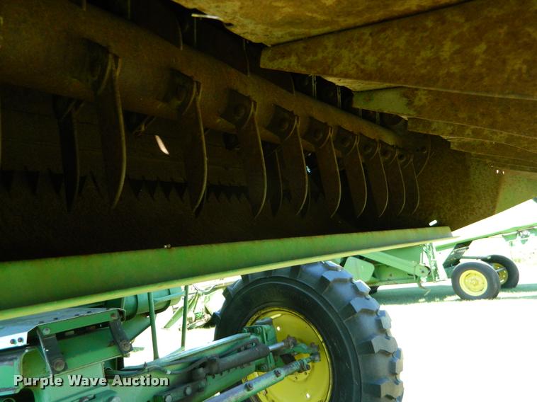 image for item DB1039 1982 John Deere 7720 combine