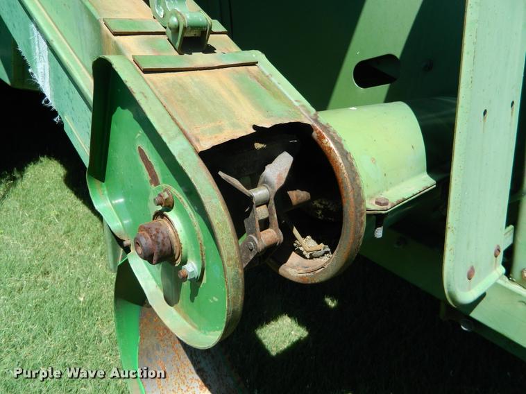 image for item DB1039 1982 John Deere 7720 combine