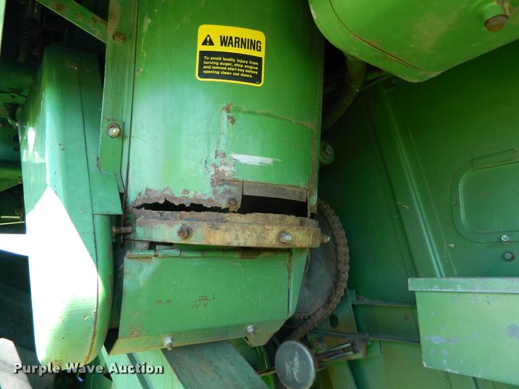 image for item DB1039 1982 John Deere 7720 combine