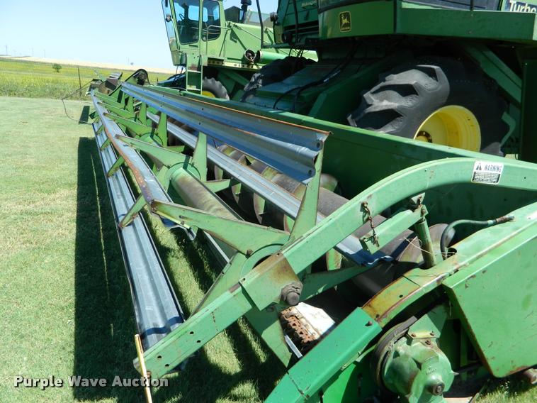 image for item DB1039 1982 John Deere 7720 combine