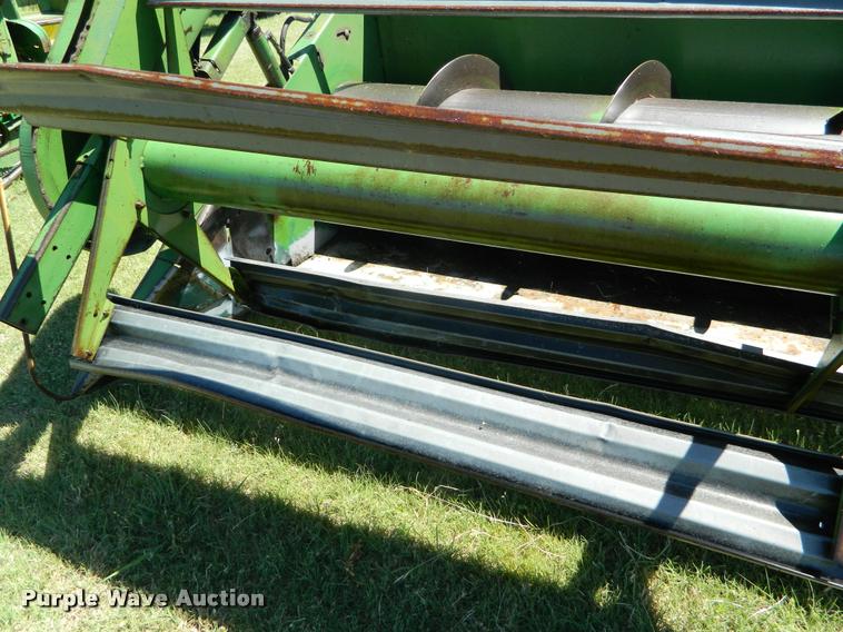 image for item DB1039 1982 John Deere 7720 combine