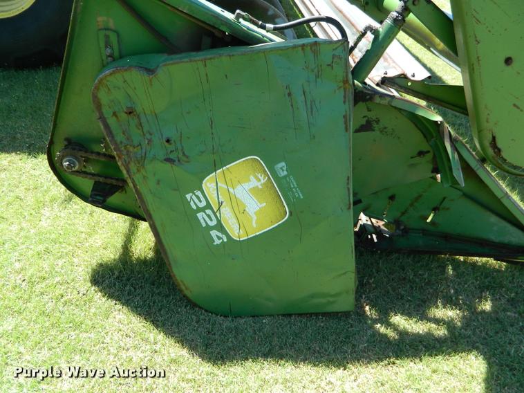 image for item DB1039 1982 John Deere 7720 combine