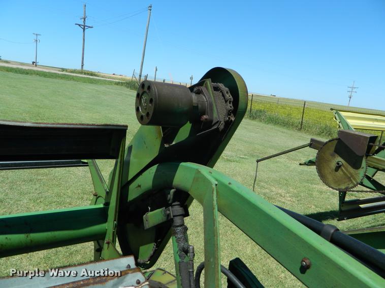 image for item DB1039 1982 John Deere 7720 combine