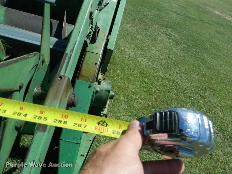 image for item DB1039 1982 John Deere 7720 combine