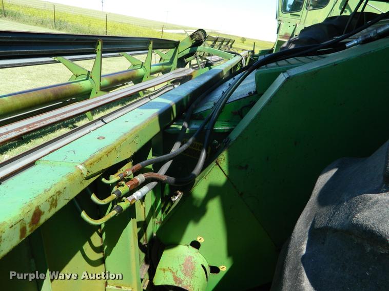 image for item DB1039 1982 John Deere 7720 combine