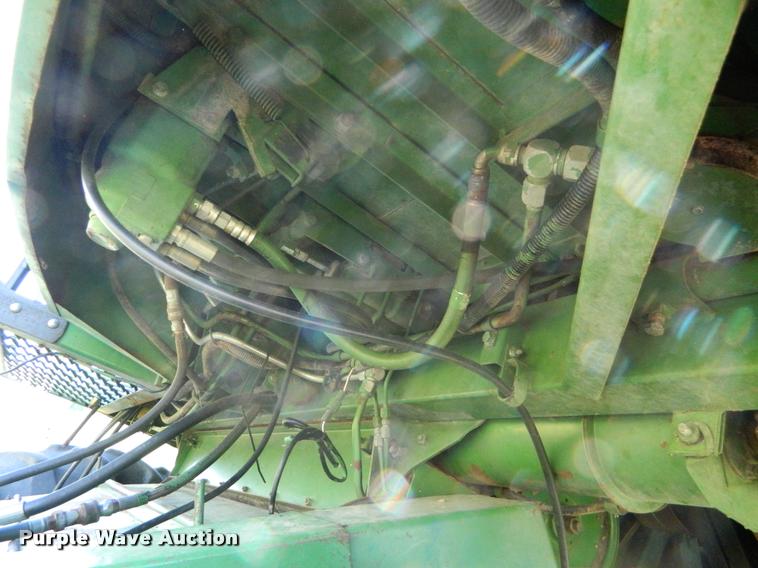 image for item DB1039 1982 John Deere 7720 combine