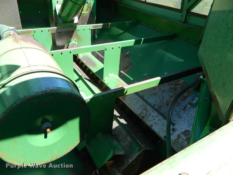 image for item DB1039 1982 John Deere 7720 combine