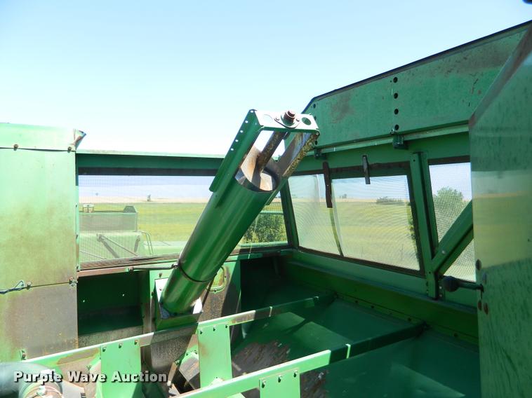 image for item DB1039 1982 John Deere 7720 combine