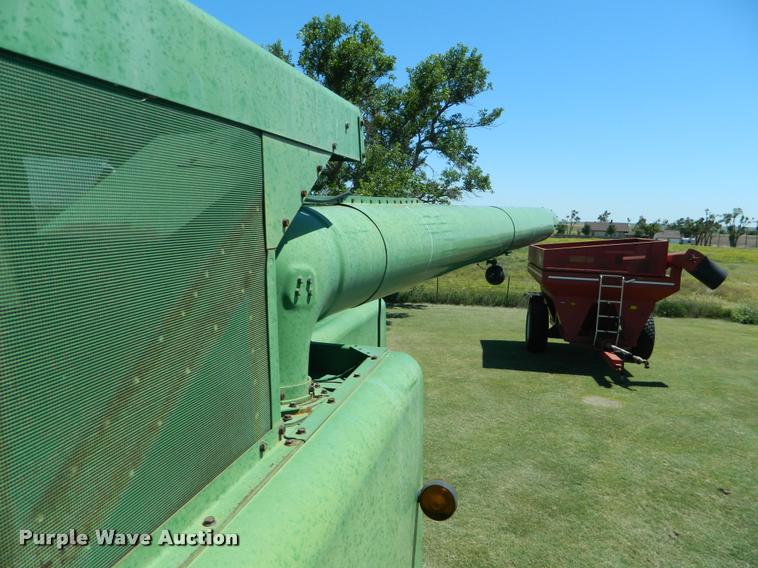 image for item DB1039 1982 John Deere 7720 combine