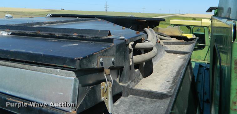 image for item DB1039 1982 John Deere 7720 combine