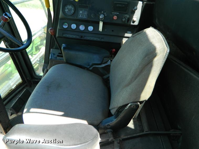 image for item DB1039 1982 John Deere 7720 combine