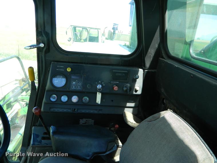 image for item DB1039 1982 John Deere 7720 combine