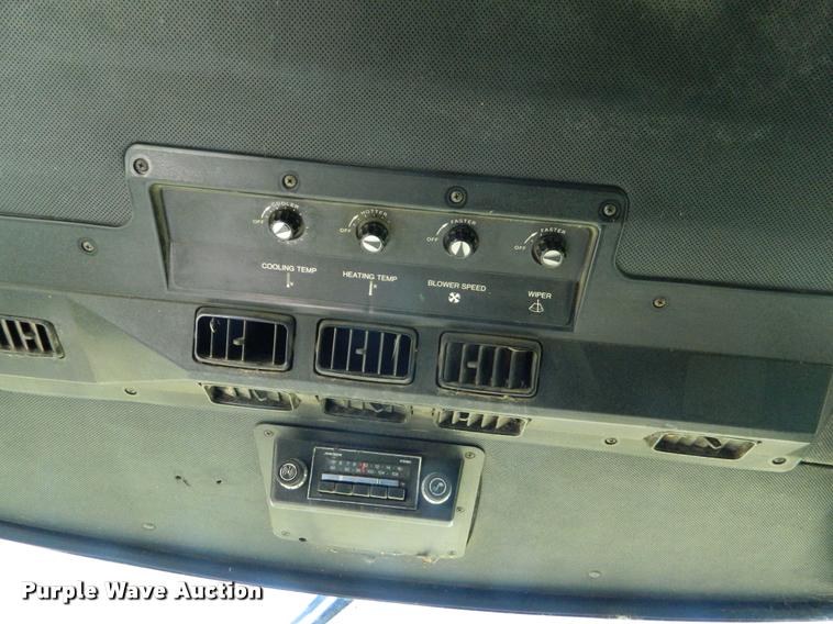 image for item DB1039 1982 John Deere 7720 combine