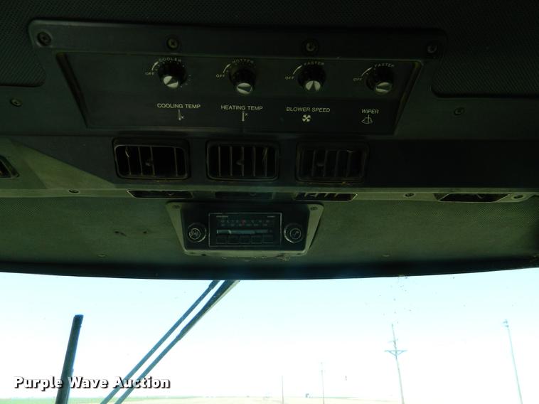 image for item DB1039 1982 John Deere 7720 combine