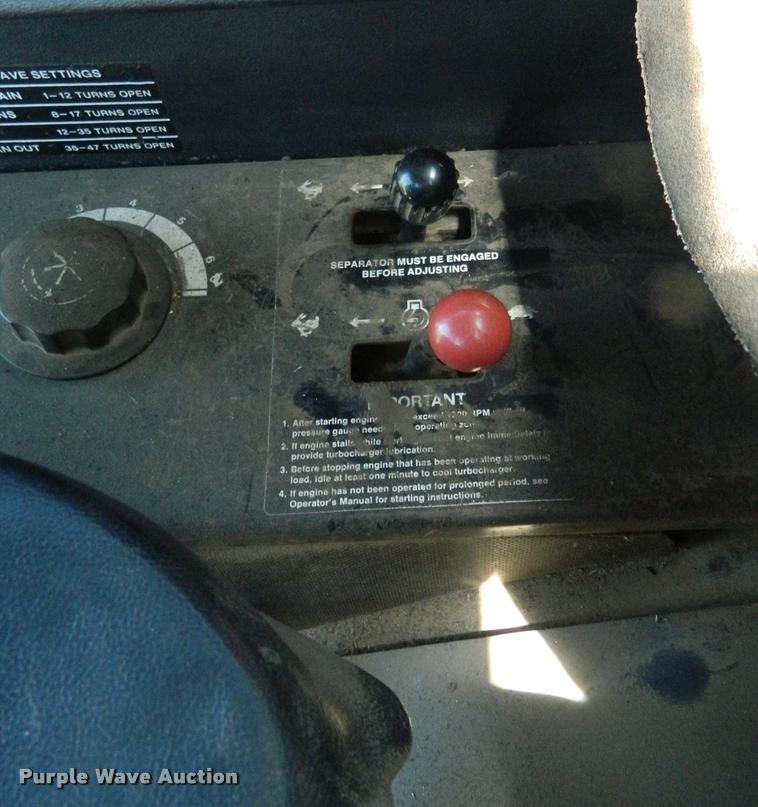 image for item DB1039 1982 John Deere 7720 combine