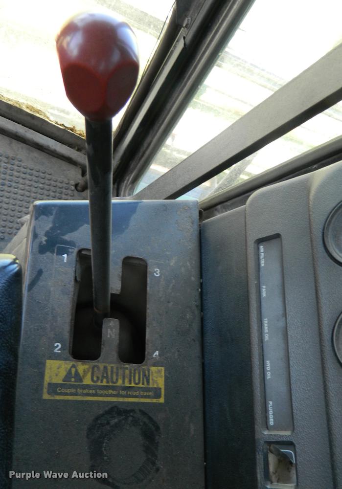 image for item DB1039 1982 John Deere 7720 combine