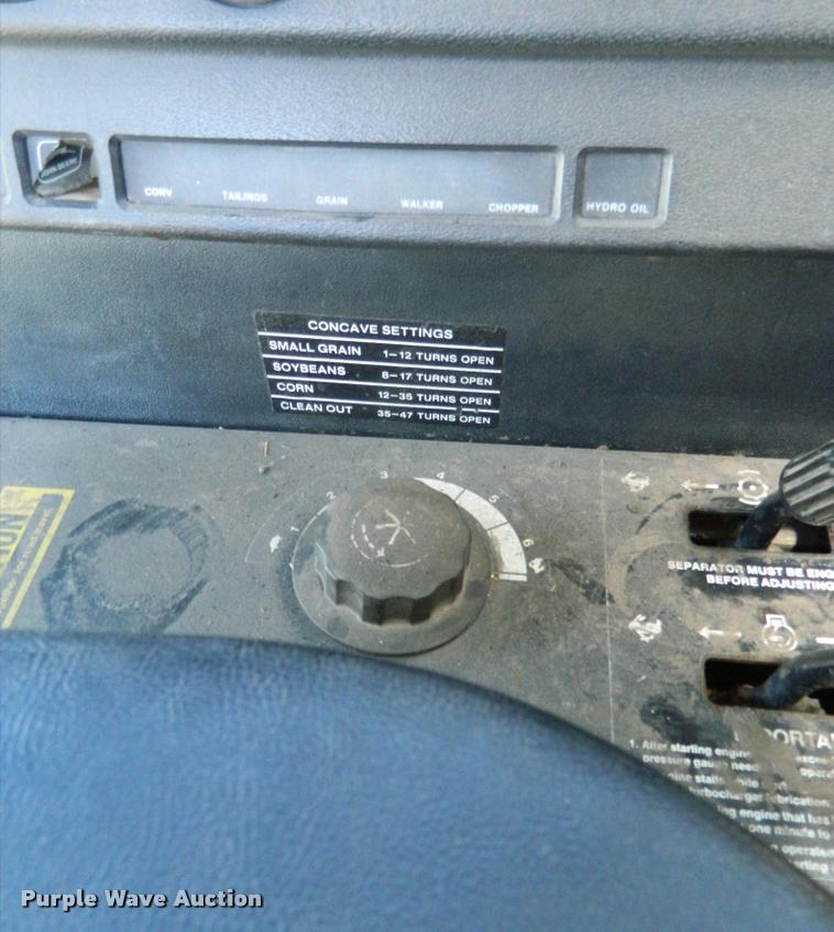 image for item DB1039 1982 John Deere 7720 combine