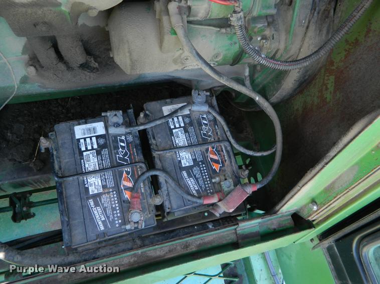 image for item DB1039 1982 John Deere 7720 combine